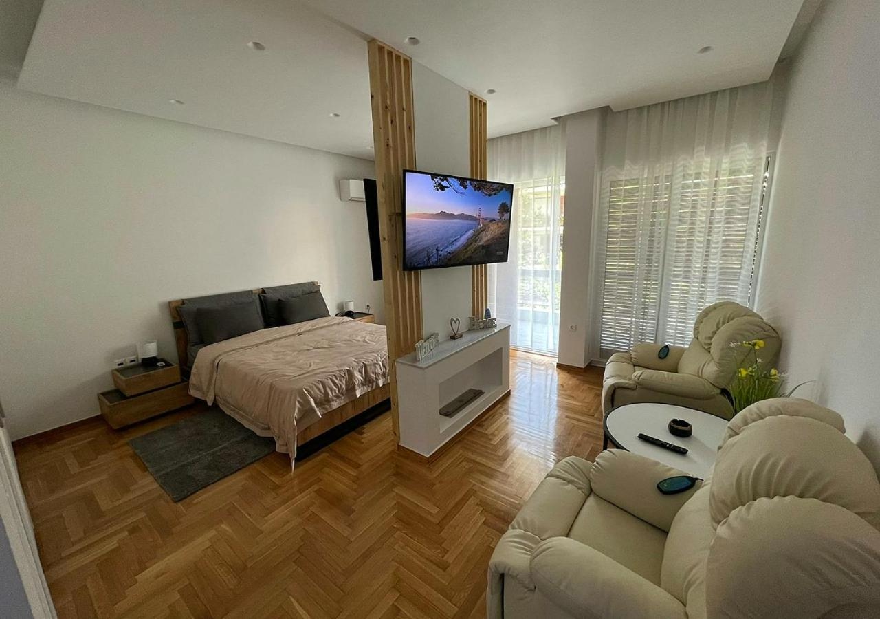 Sea View Apartment *
